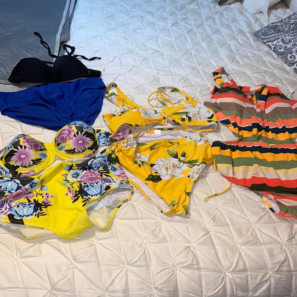 Women’s Swim Lot